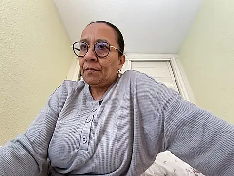 sweeviolet online show from 02.22.25