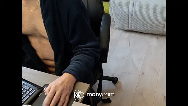 Snapshot of lolacharly@xh chatting on 01.08.26 lolacharlyxh online show from 01.08.26