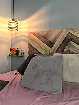 Snapshot of EmmilyBrant chatting on 01.09.25 EmmilyBrant online show from 01.09.25