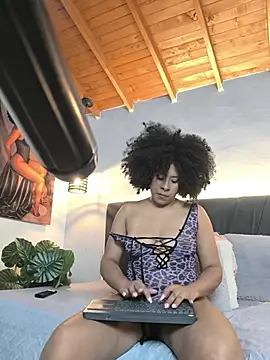 Snapshot of EmmilyBrant chatting on 07.16.26 EmmilyBrant online show from 07.16.26