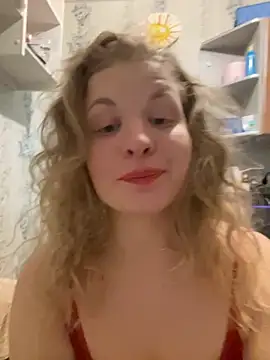 Snapshot of AlicePearcy chatting on 10.04.25 AlicePearcy online show from 10.04.25