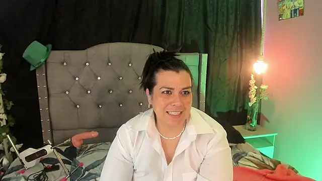 martina foxy  online show from 03.18.25