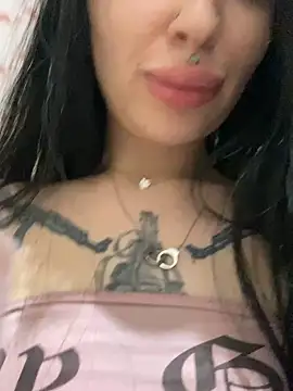Snapshot of Molly__Moon chatting on 02.20.25 Molly  Moon online show from 02.20.25