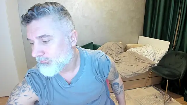 Snapshot of BlowMyXXL chatting on 02.07.25 BlowMyXXL online show from 02.07.25