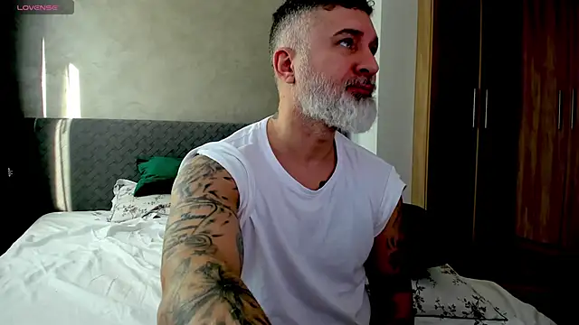 Snapshot of BlowMyXXL chatting on 03.20.25 BlowMyXXL online show from 03.20.25