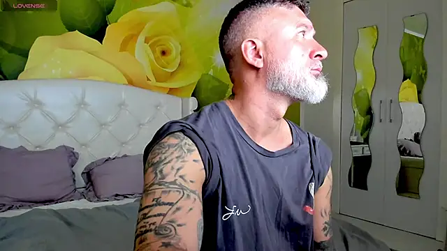 Snapshot of BlowMyXXL chatting on 10.21.25 BlowMyXXL online show from 10.21.25