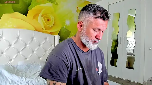 Snapshot of BlowMyXXL chatting on 11.06.25 BlowMyXXL online show from 11.06.25