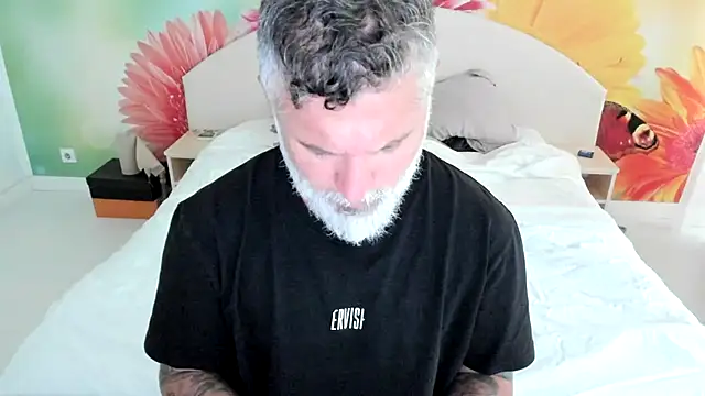 Snapshot of BlowMyXXL chatting on 11.16.25 BlowMyXXL online show from 11.16.25