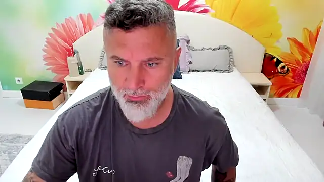 Snapshot of BlowMyXXL chatting on 11.18.25 BlowMyXXL online show from 11.18.25