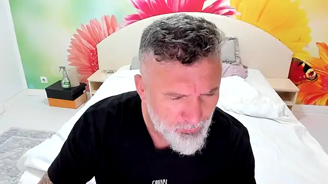 Snapshot of BlowMyXXL chatting on 11.20.25 BlowMyXXL online show from 11.20.25