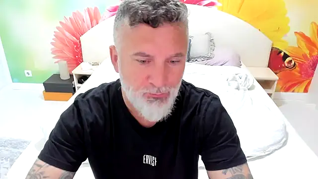 Snapshot of BlowMyXXL chatting on 11.26.25 BlowMyXXL online show from 11.26.25