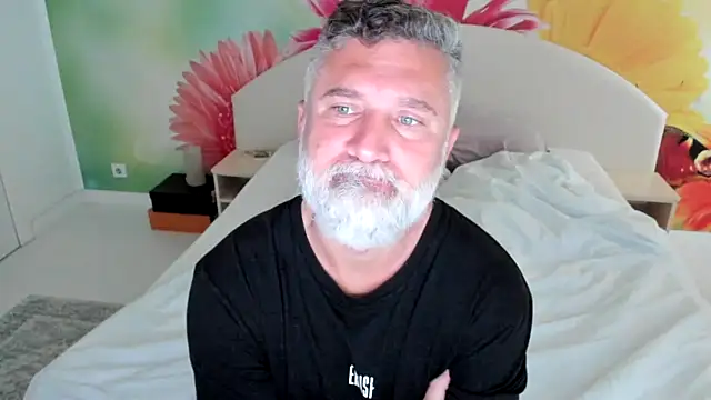 Snapshot of BlowMyXXL chatting on 11.27.25 BlowMyXXL online show from 11.27.25