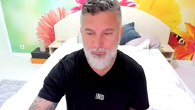 Snapshot of BlowMyXXL chatting on 11.29.25 BlowMyXXL online show from 11.29.25