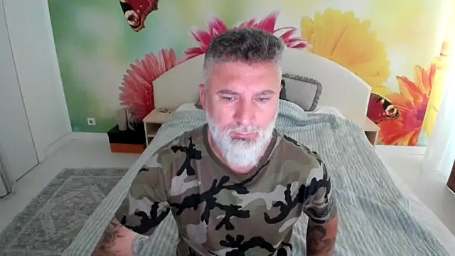 Snapshot of BlowMyXXL chatting on 12.04.25 BlowMyXXL online show from 12.04.25