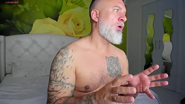 Snapshot of BlowMyXXL chatting on 12.15.25 BlowMyXXL online show from 12.15.25