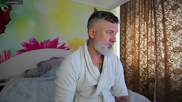 Snapshot of BlowMyXXL chatting on 12.17.25 BlowMyXXL online show from 12.17.25