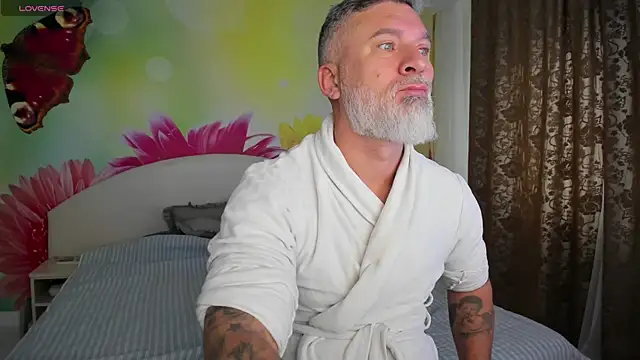 Snapshot of BlowMyXXL chatting on 12.18.25 BlowMyXXL online show from 12.18.25