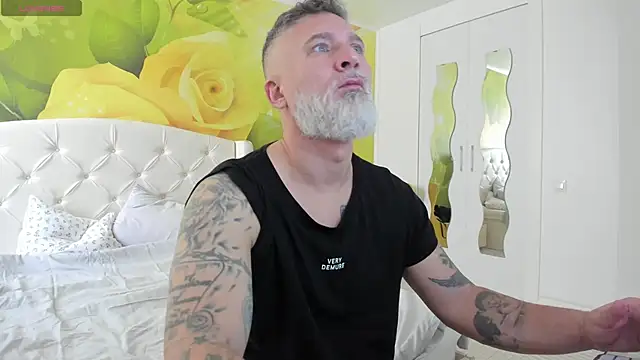 Snapshot of BlowMyXXL chatting on 02.25.26 BlowMyXXL online show from 02.25.26