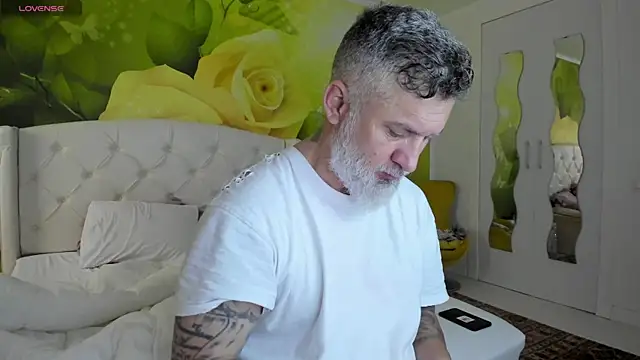 Snapshot of BlowMyXXL chatting on 04.02.26 BlowMyXXL online show from 04.02.26