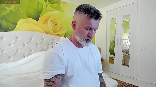 Snapshot of BlowMyXXL chatting on 04.07.26 BlowMyXXL online show from 04.07.26