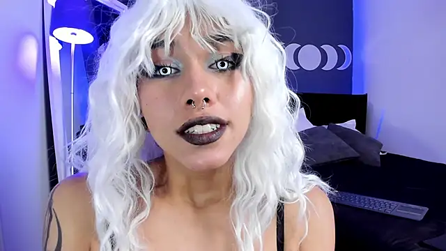 Snapshot of Raven_Witch_ chatting on 01.12.25 Raven Witch online show from 01.12.25