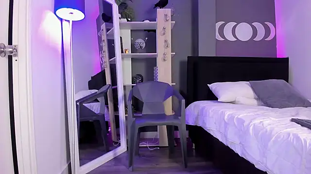 Snapshot of Raven_Witch_ chatting on 02.05.25 Raven Witch online show from 02.05.25