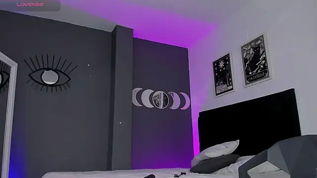 Snapshot of Raven_Witch_ chatting on 03.08.25 Raven Witch online show from 03.08.25