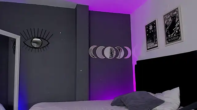 Snapshot of Raven_Witch_ chatting on 03.09.25 Raven Witch online show from 03.09.25