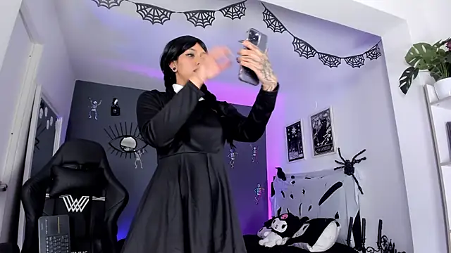 Snapshot of Raven_Witch_ chatting on 10.19.25 Raven Witch online show from 10.19.25