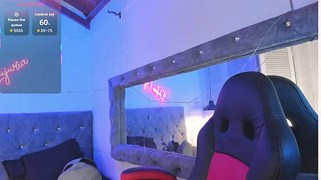 Snapshot of sarajhonson_dl chatting on 11.25.25 sarajhonson dl online show from 11.25.25