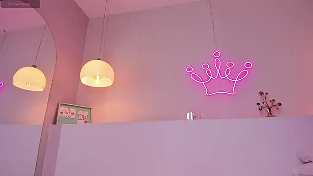 violeth hill online show from 10.18.25