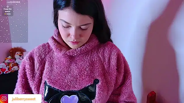 juli05star20 online show from 11.15.25