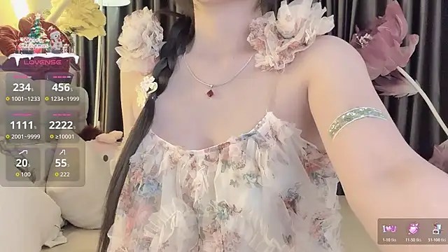 Snapshot of Nacy-Moonlight chatting on 10.20.25 Nacy-Moonlight online show from 10.20.25