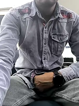 Snapshot of toxicboy121212 chatting on 03.13.25 toxicboy121212 online show from 03.13.25