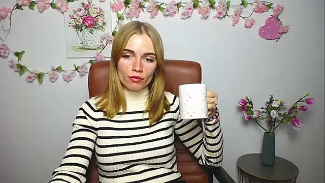 Snapshot of MargaritaKiss chatting on 09.11.25 MargaritaKiss online show from 09.11.25