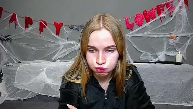 Snapshot of MargaritaKiss chatting on 10.14.25 MargaritaKiss online show from 10.14.25