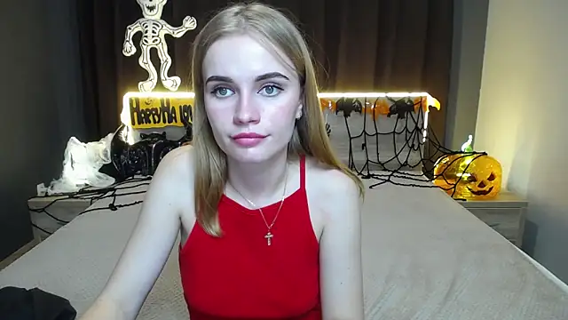Snapshot of MargaritaKiss chatting on 10.15.25 MargaritaKiss online show from 10.15.25