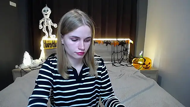 Snapshot of MargaritaKiss chatting on 10.19.25 MargaritaKiss online show from 10.19.25