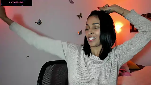 Snapshot of Mila-yang chatting on 10.04.25 Mila-yang online show from 10.04.25