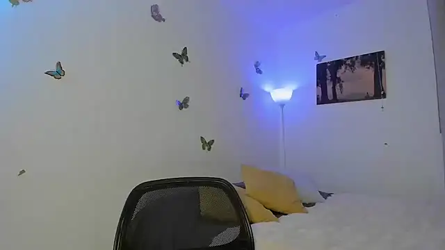 Snapshot of Mila-yang chatting on 10.05.25 Mila-yang online show from 10.05.25