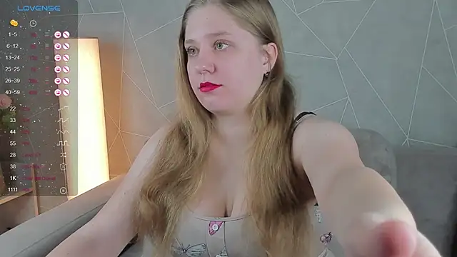 Snapshot of Megan_Violer chatting on 12.11.24 Megan Violer online show from 12.11.24