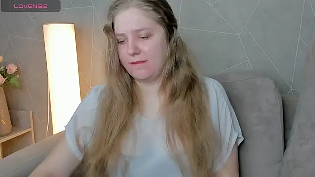 Snapshot of Megan_Violer chatting on 12.12.24 Megan Violer online show from 12.12.24