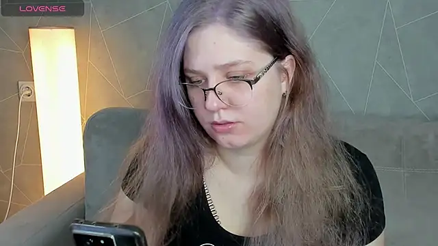 Snapshot of Megan_Violer chatting on 12.18.24 Megan Violer online show from 12.18.24