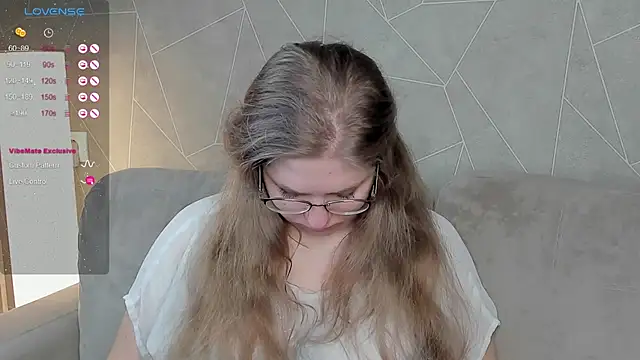 Snapshot of Megan_Violer chatting on 12.23.24 Megan Violer online show from 12.23.24