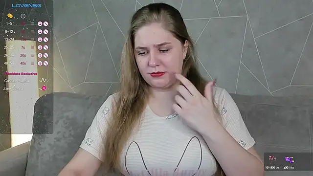 Snapshot of Megan_Violer chatting on 02.13.25 Megan Violer online show from 02.13.25