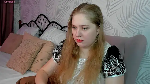 Snapshot of Megan_Violer chatting on 02.22.25 Megan Violer online show from 02.22.25