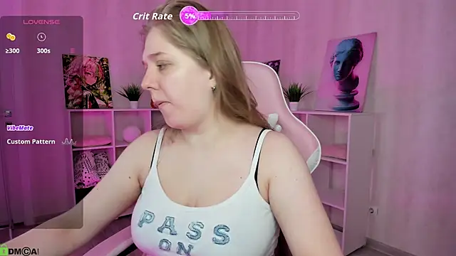 Snapshot of Megan_Violer chatting on 05.06.26 Megan Violer online show from 05.06.26