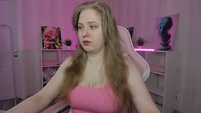Snapshot of Megan_Violer chatting on 05.07.26 Megan Violer online show from 05.07.26