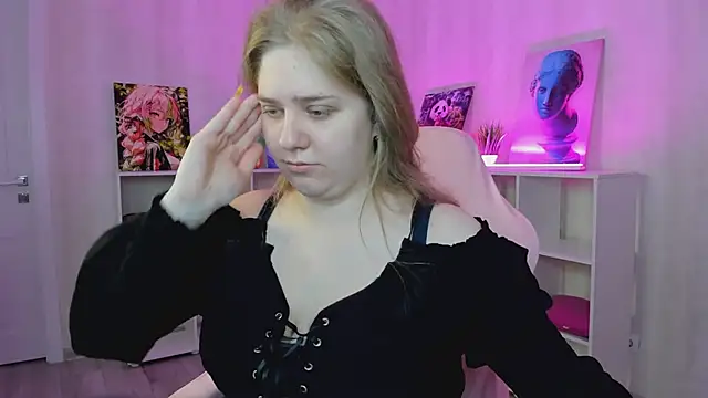 Snapshot of Megan_Violer chatting on 06.30.26 Megan Violer online show from 06.30.26