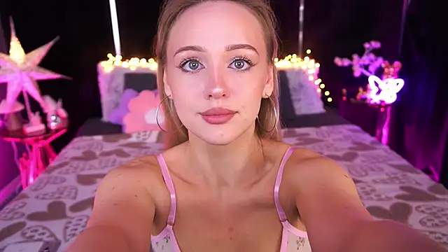 LylaYeess online show from 06.07.26